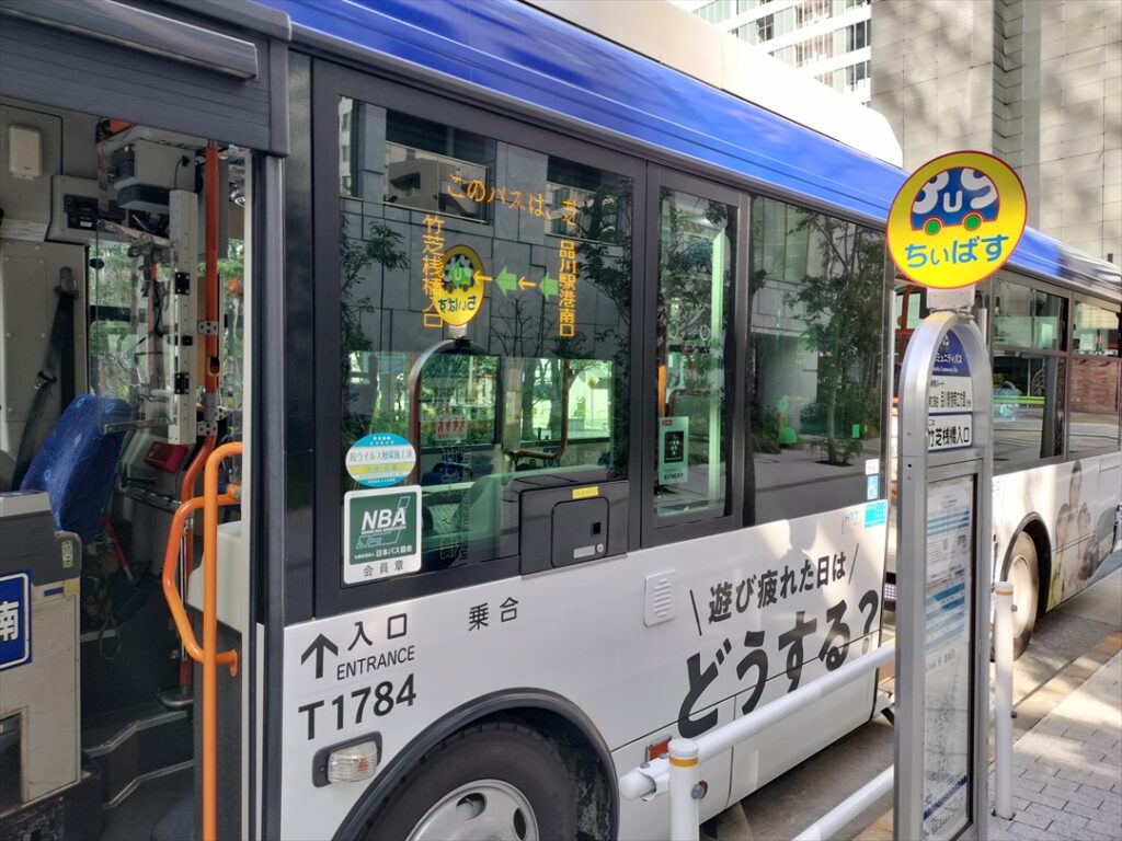 折り返しで時間があれば下車して方向幕やタイヤ周りを見ることもある
