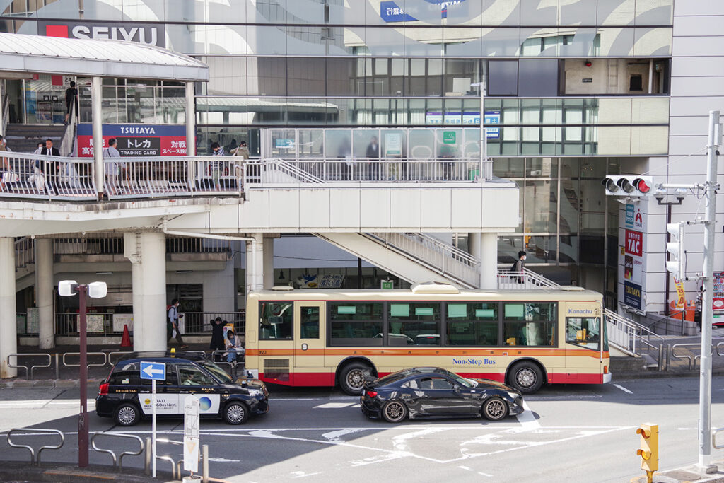 神奈川県と東京都の一部では公共交通の顔になるほどメジャーな神奈中バス