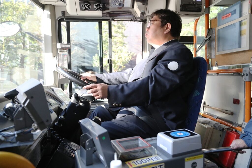 公道でバスを走らせること自体は難しくなく他の課題は訓練あるのみ！