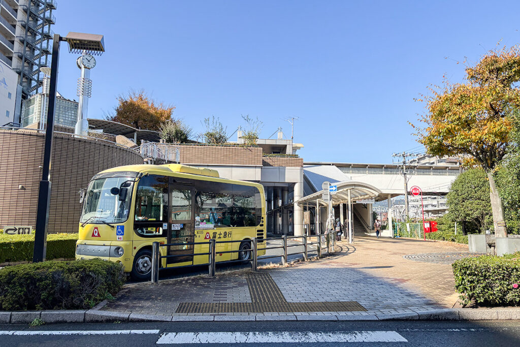 新富士駅へのアクセスバスとの関わりが深いのは南口になる