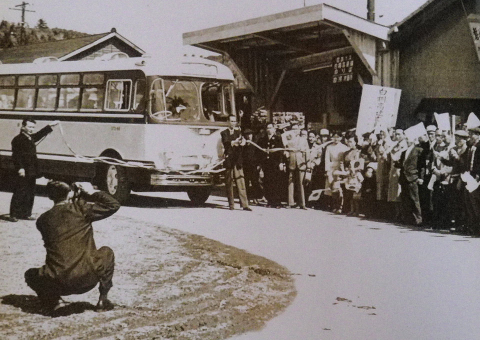 1957年、磐城棚倉駅での開通式