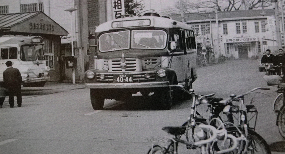 開業前の棚倉町内を走るバス