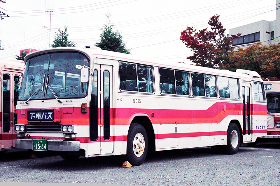 日産ディーゼル K-UA31N　観光スタイルの富士重工3B型ボディを架装したエアサス・長尺のワンロマ車。一般路線のほか貸切にも使用されたほか、末期は競艇輸送などにも多用された