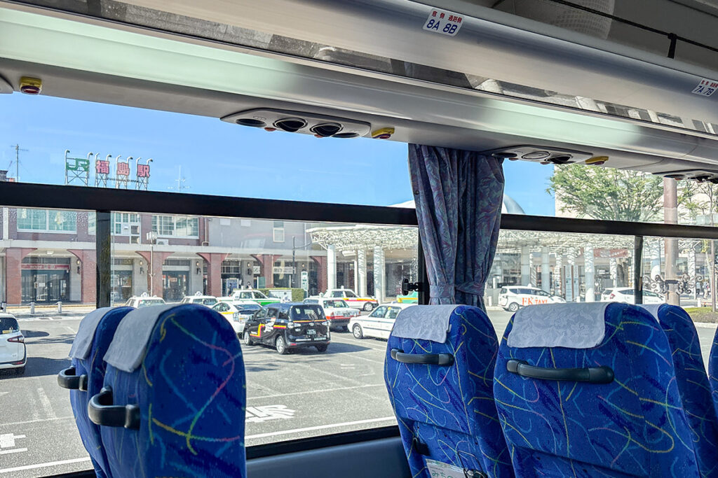 福島駅前に立ち寄って更にお客さんをピックアップ