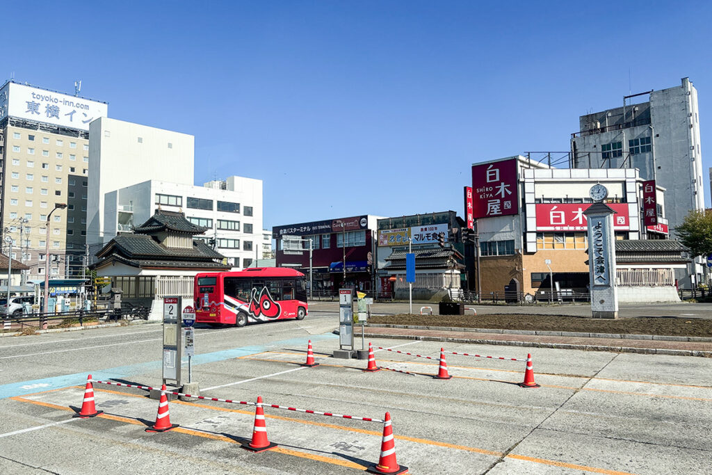 JR会津若松駅前に着いてもまだ続きが……