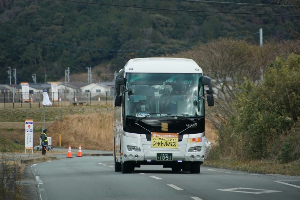 我が道を行く三重交通の日野セレガ