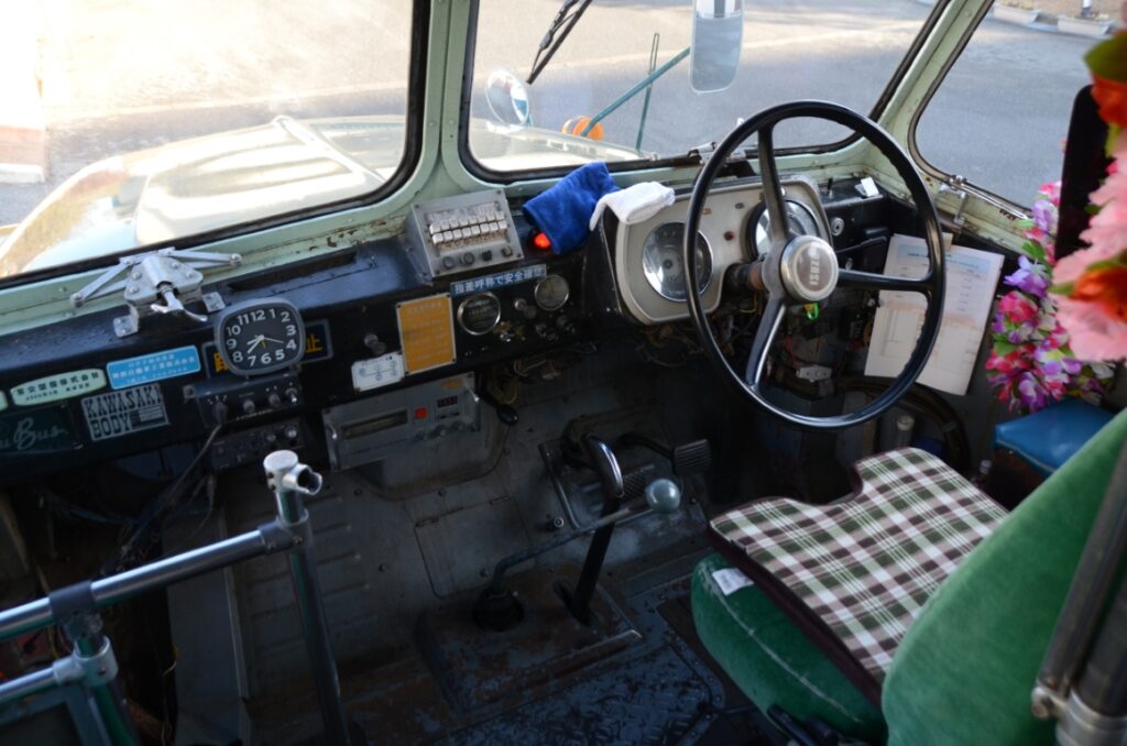 若干中央寄りな運転席