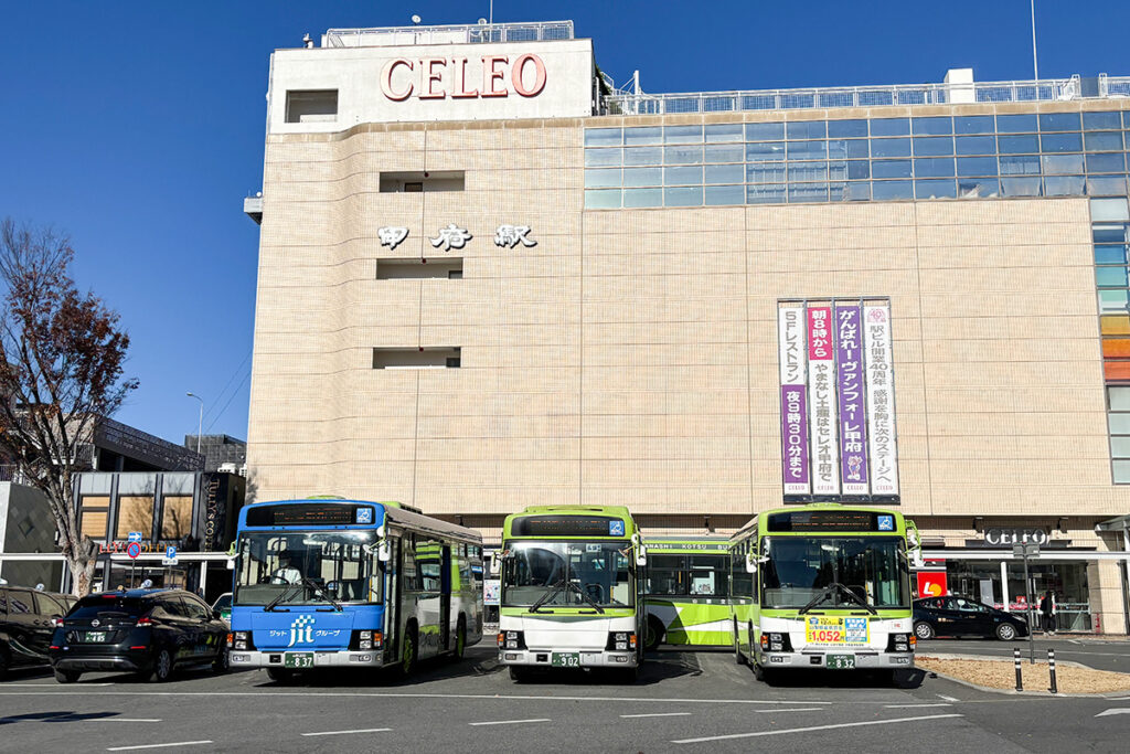 もう東京圏では見られないあのバスが!?　甲府駅前バスウォッチには心揺さぶられる迫力がある!!