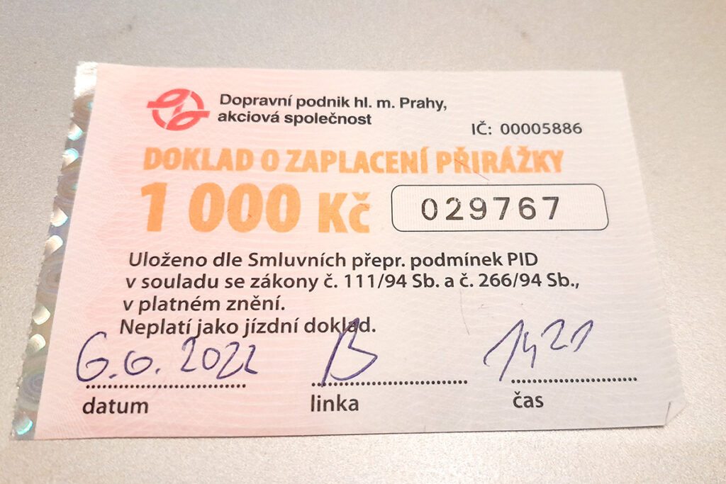 プラハの罰金支払い証明書。いったん払えば、その日はこの証明書で乗車可能。罰金1,000コルナは約7,500円（現在は値上げしている）
