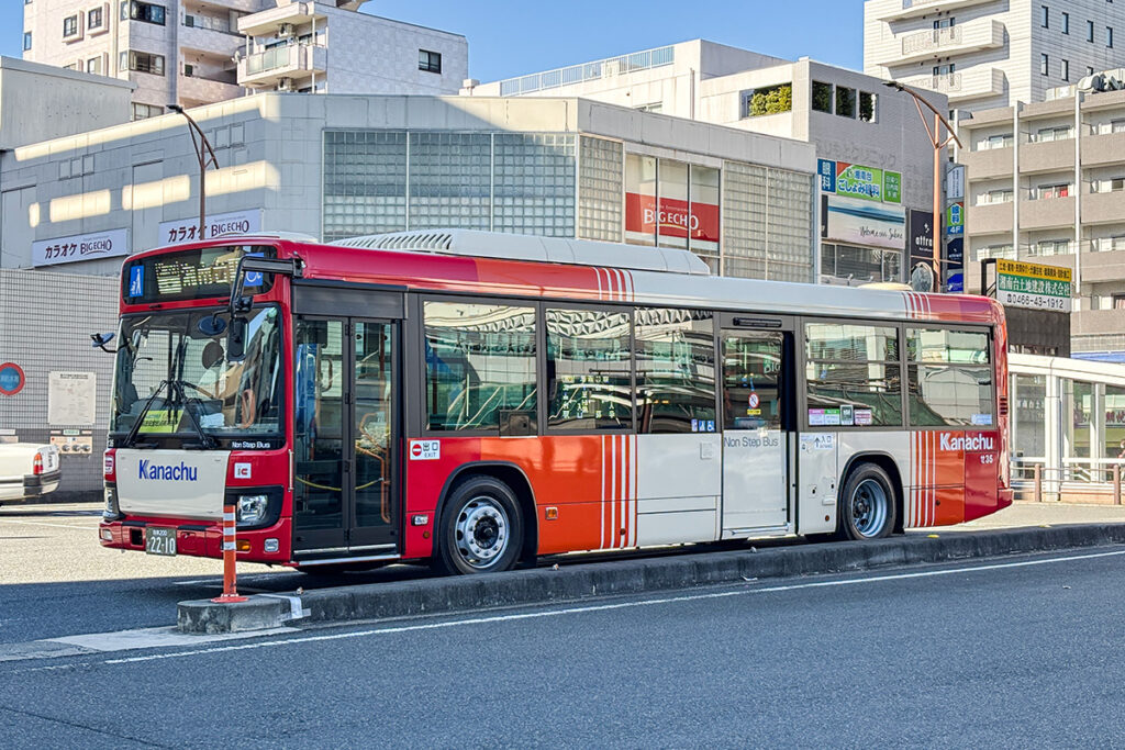 2026年1月現在、神奈中バス沿線のあちこちで新色を見かけるようになってきた