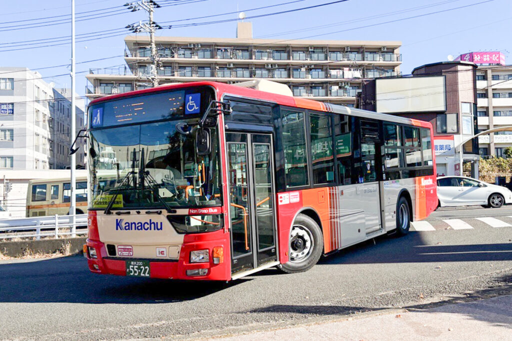 新色は塗り分け線が縦方向の思い切ったデザイン