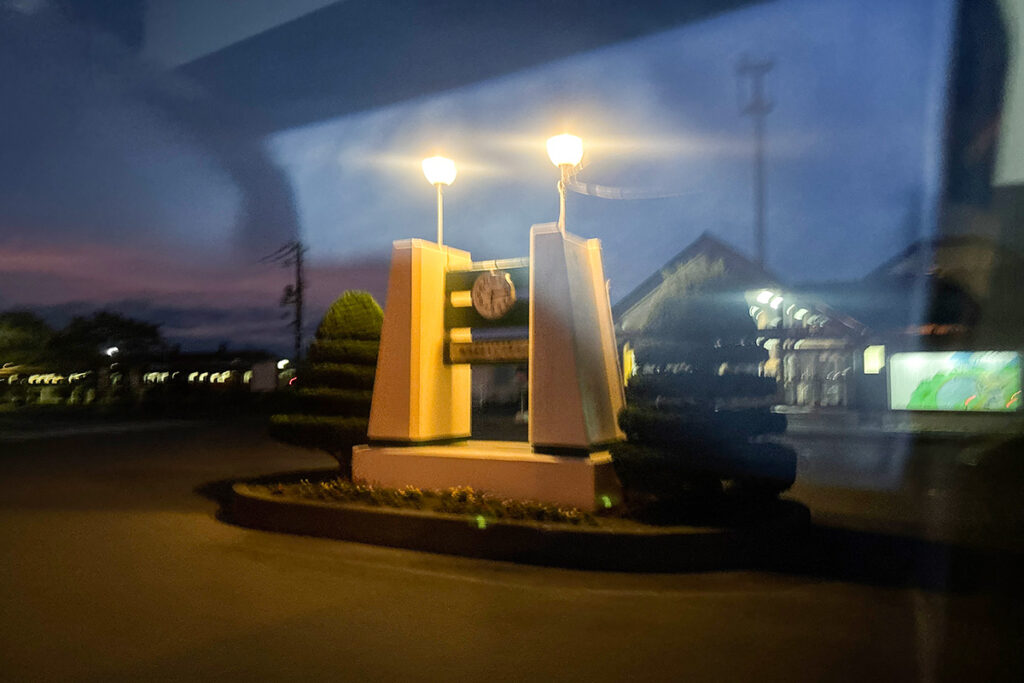 9月の終わり、鵡川駅に立ち寄る頃にはもう辺りが暗くなっていた。ブレちゃった