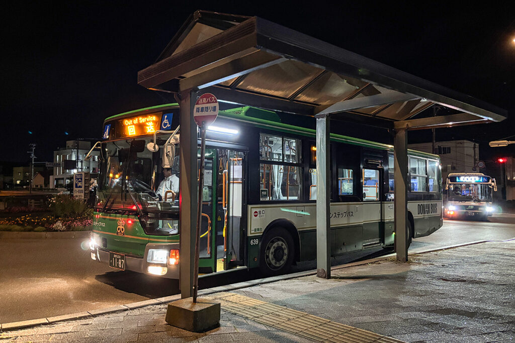 2時間40分ほどで終点の静内に到着