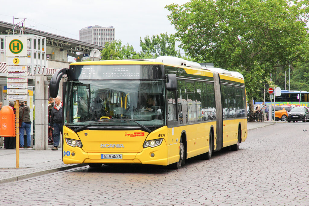 ベルリン交通局のスカニア製連節バス