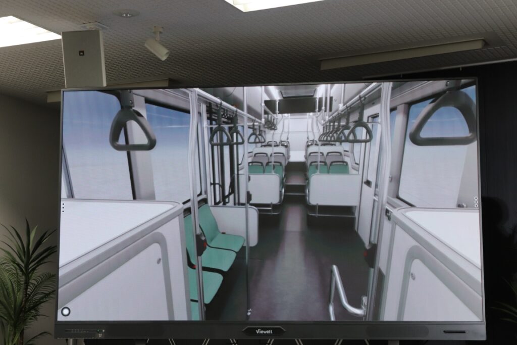 内燃機関はないがバッテリーや電気機器の置き場が問題になるEVバス