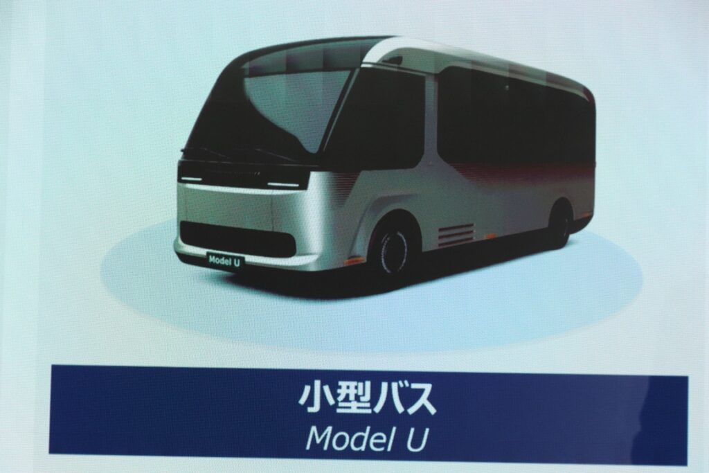 小型バスは大型バスの後になるか？