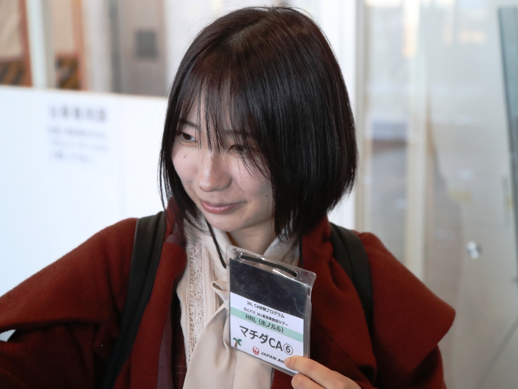 JALの身分証明書風のIDをぶら下げてどや顔！