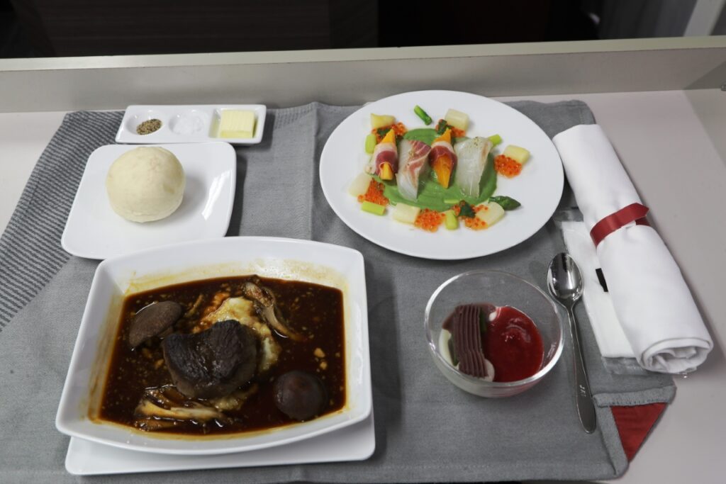 先に本日の昼食をチラ見せ！