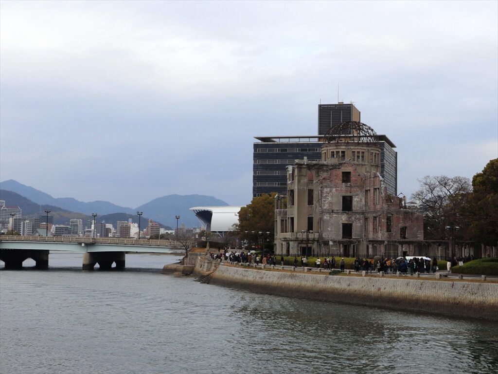 原爆ドームや平和記念公園は白神社からは至近距離