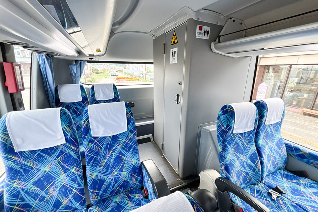 トイレ付きの長距離対応車が普通の路線バスに使われる贅沢