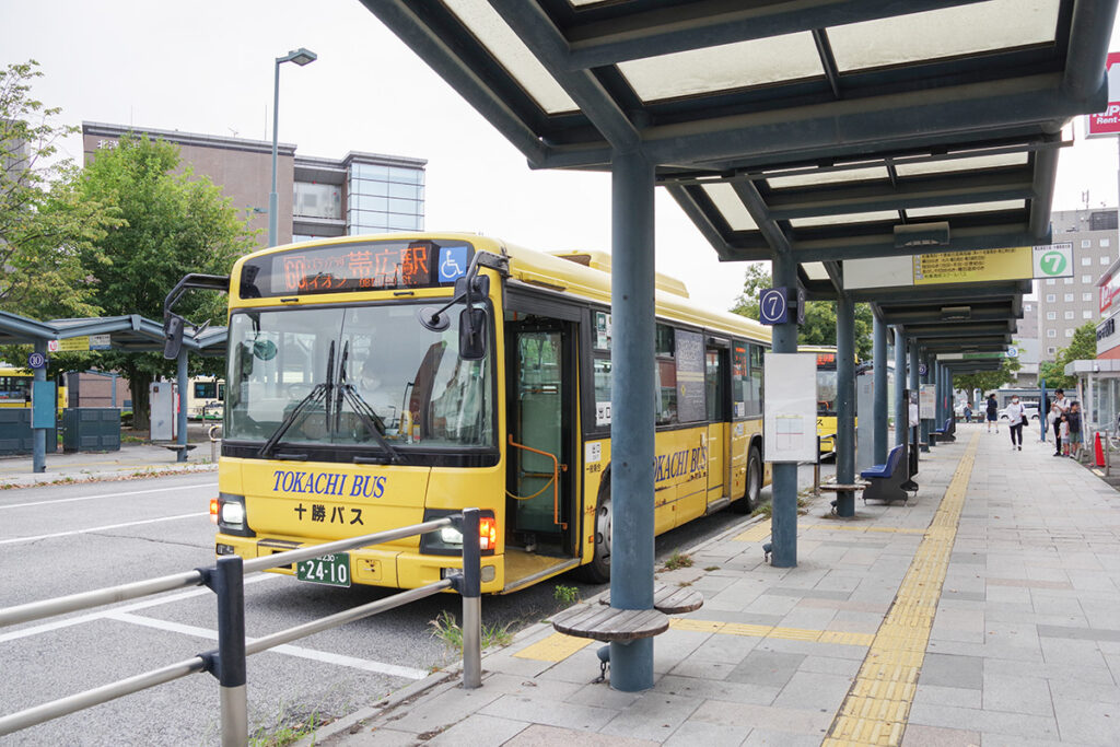 JR帯広駅のすぐ近くにある帯広バスターミナルに到着。時間と労力はかかるが試す価値の大きいプレミアムルートだ