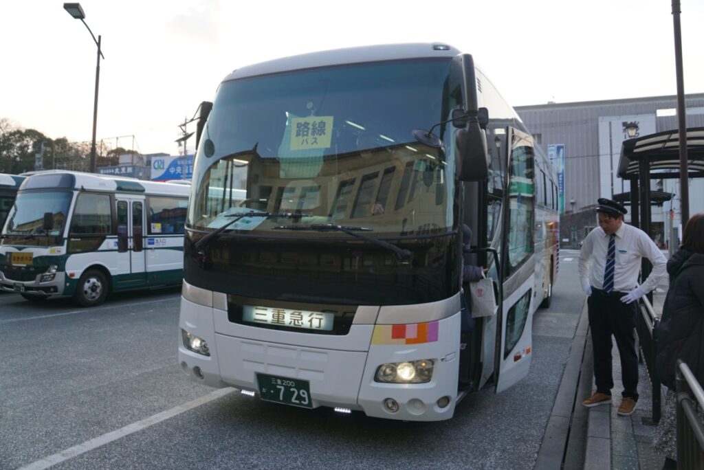 三重急行であって三重交通ではない貸切車
