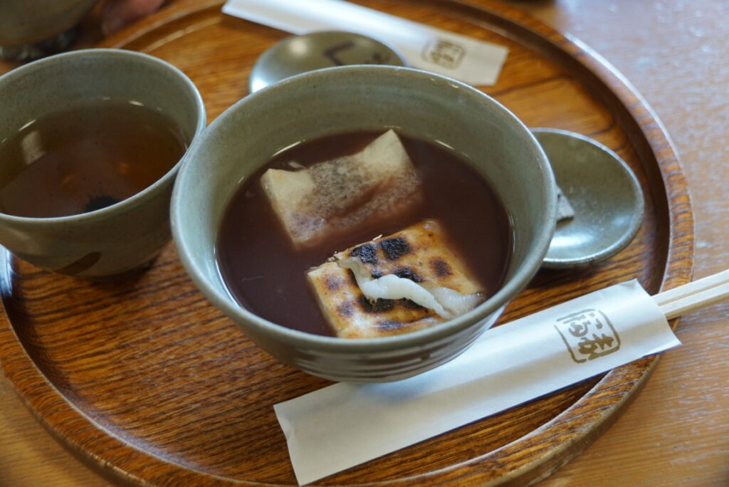 寒い時期は赤福ぜんざい