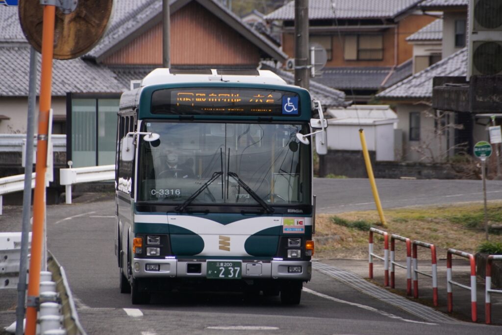 対向車がなければ中型車でも大丈夫そうだ