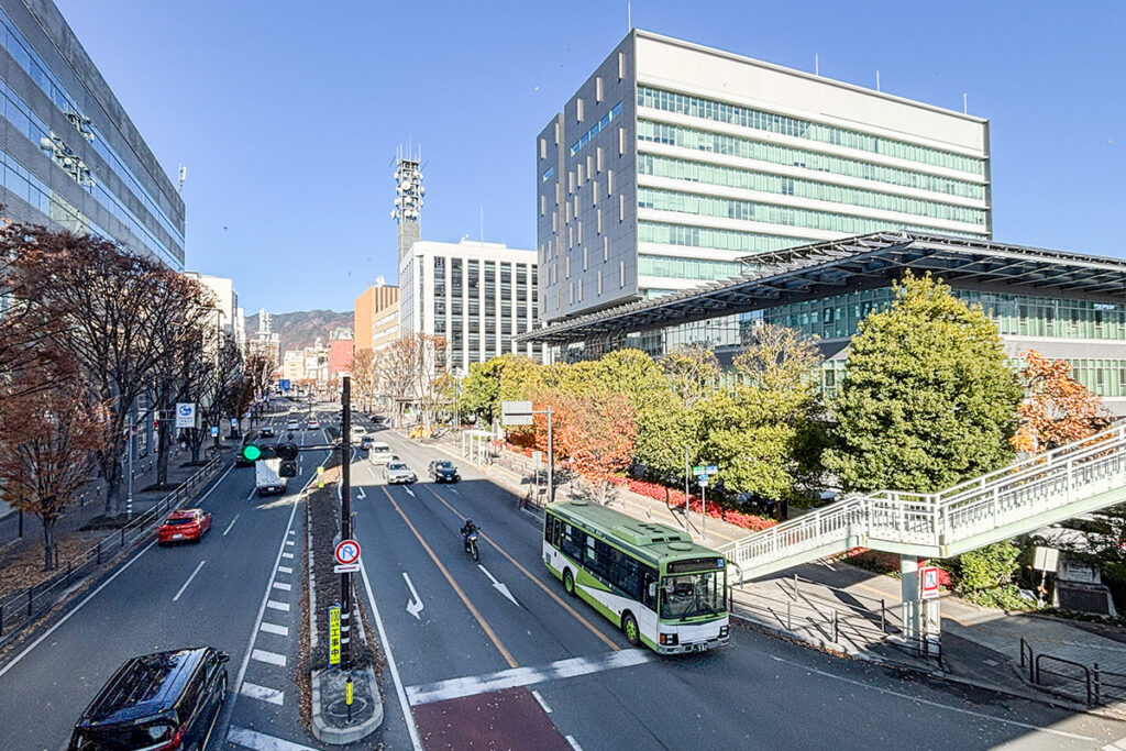 駅前を出て周辺散策しながらバスウォッチ