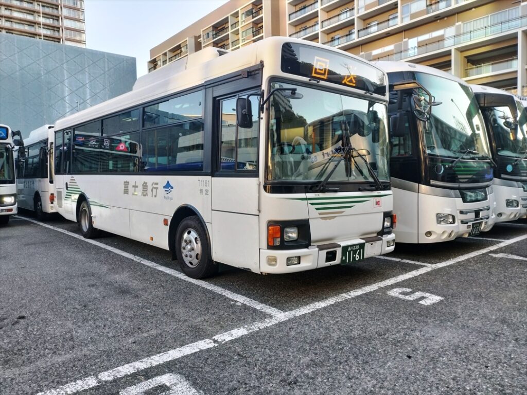 路線車は中型車と小型車が所属している