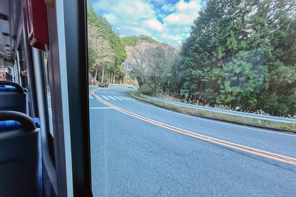 バサラ峠の上り坂を攻める