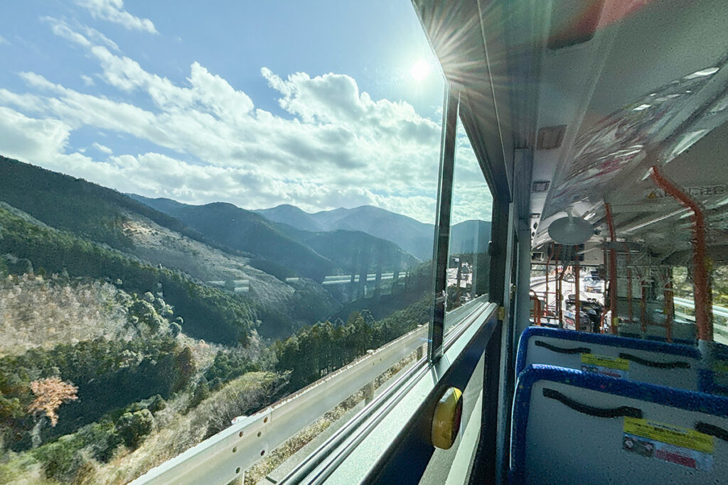 W30系統が山深い半島内陸部を突っ切る