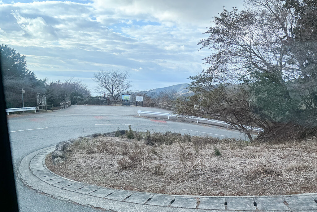 標高の分だけ? 目に見えてカーブがきつい戸田峠