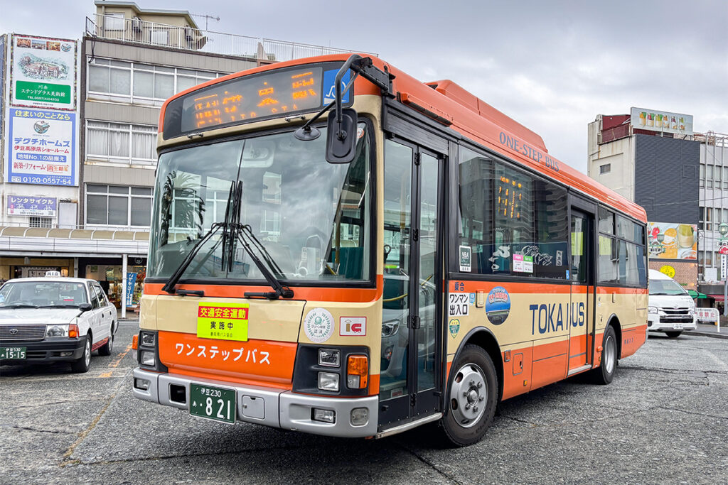 当日のI41系統向けの車両は4灯タイプの日野レインボーII