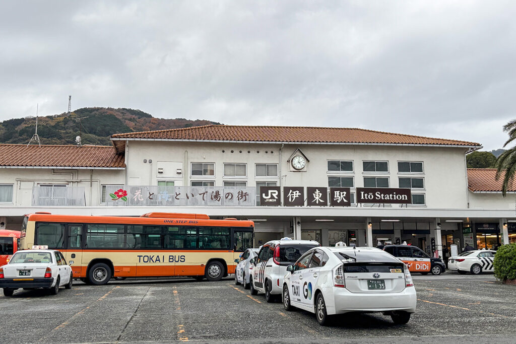 修善寺駅〜伊東駅まで1時間かからないくらいのバス旅が楽しめる