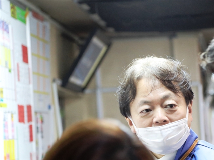 交番表と仕業を説明する藤森常務