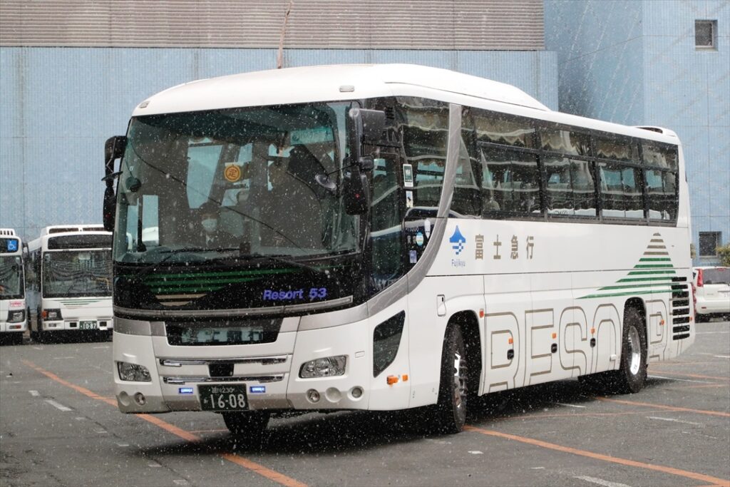 雪降る中でセレガが走る！