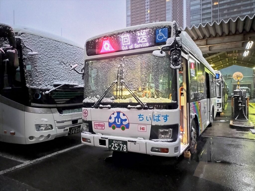 出庫するバスはまだ新車状態の新しい車両！