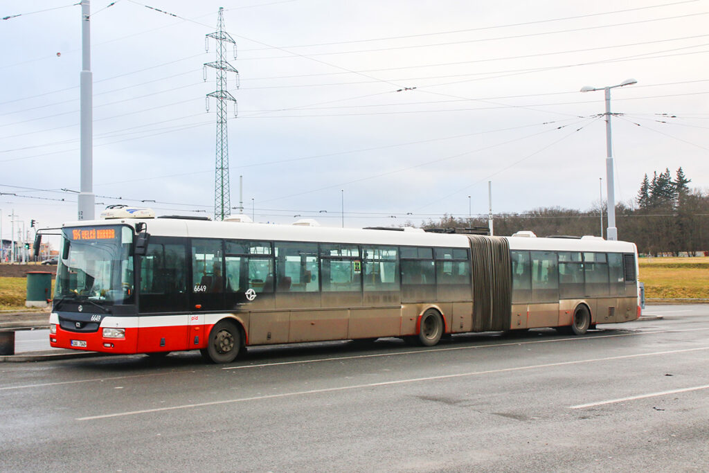 それっていつ洗ったの?　ヨーロッパ各国のバス車体の汚れっぷりがちょっとアレだった件