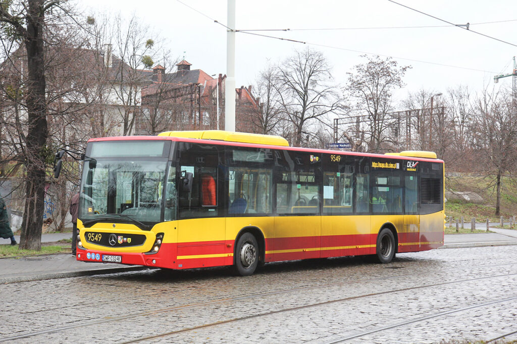 ポーランド南部ヴロツワフのバスは、降雪時以外は比較的清掃が行き届いている印象だ