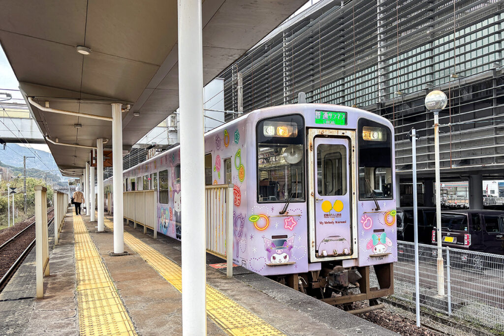 肥薩おれんじ鉄道線の新水俣駅は、新幹線の新水俣駅から少々オフセットした位置にある