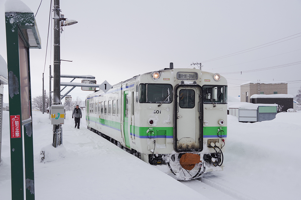 2017年当時の浦臼駅。新十津川行きの普通列車が入線中