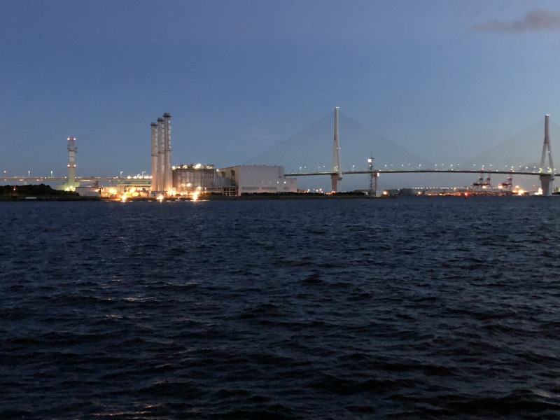 海芝浦駅はホームの下はもう海なのが衝撃的？