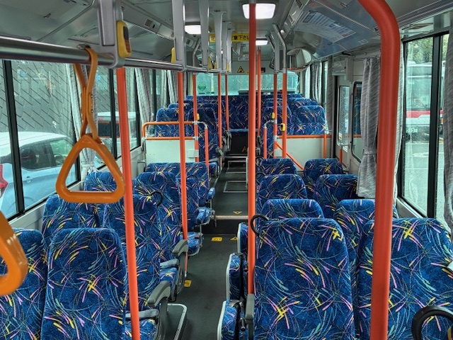 路線車に見えるがシートがただモノではない雰囲気？