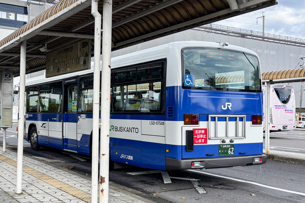 車種は大型路線車のいすゞエルガ・ワンステップ車
