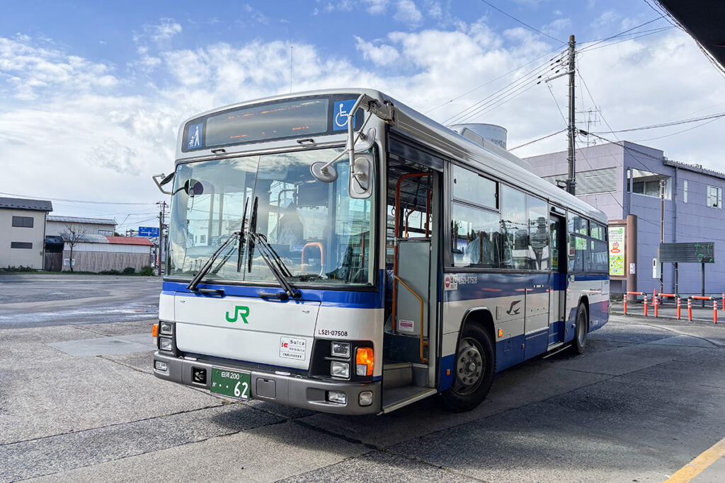 磐城棚倉駅にバスが到着