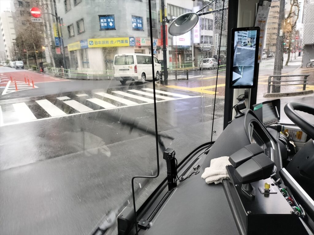 左右に縦型モニター!