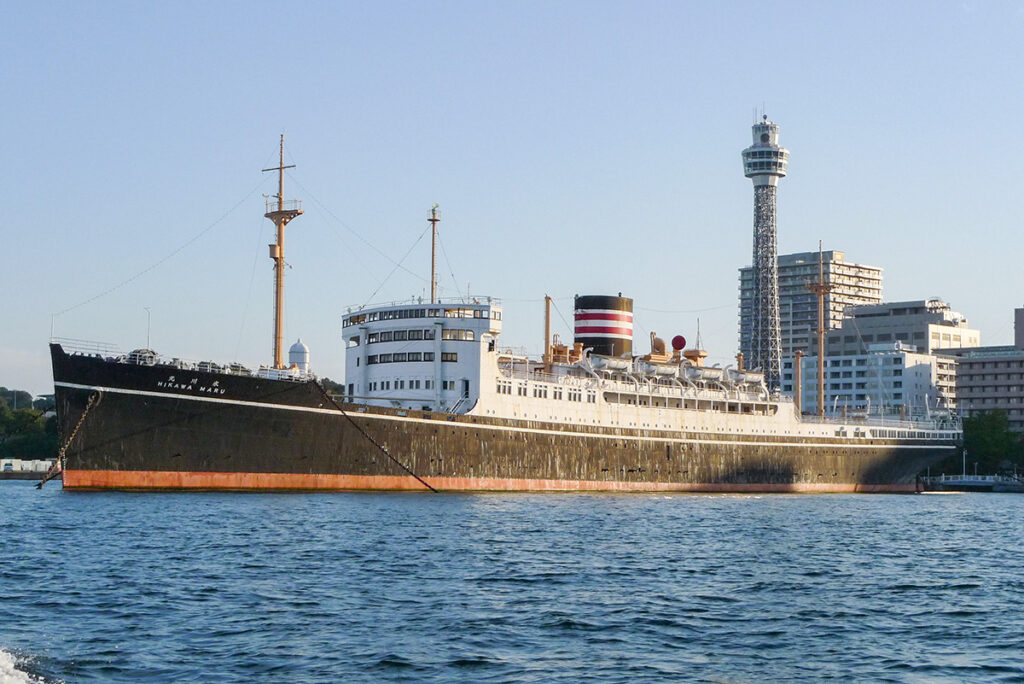 横浜の山下公園で余生を送る氷川丸