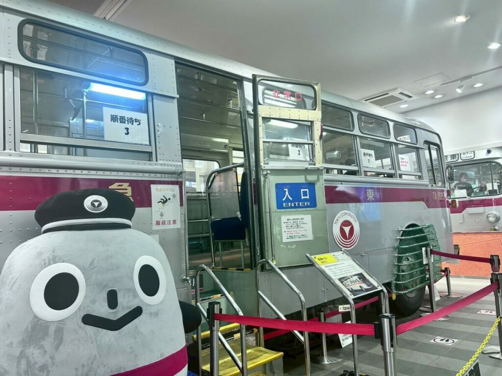 バスも好きだけど実はキャラクター好きなので…