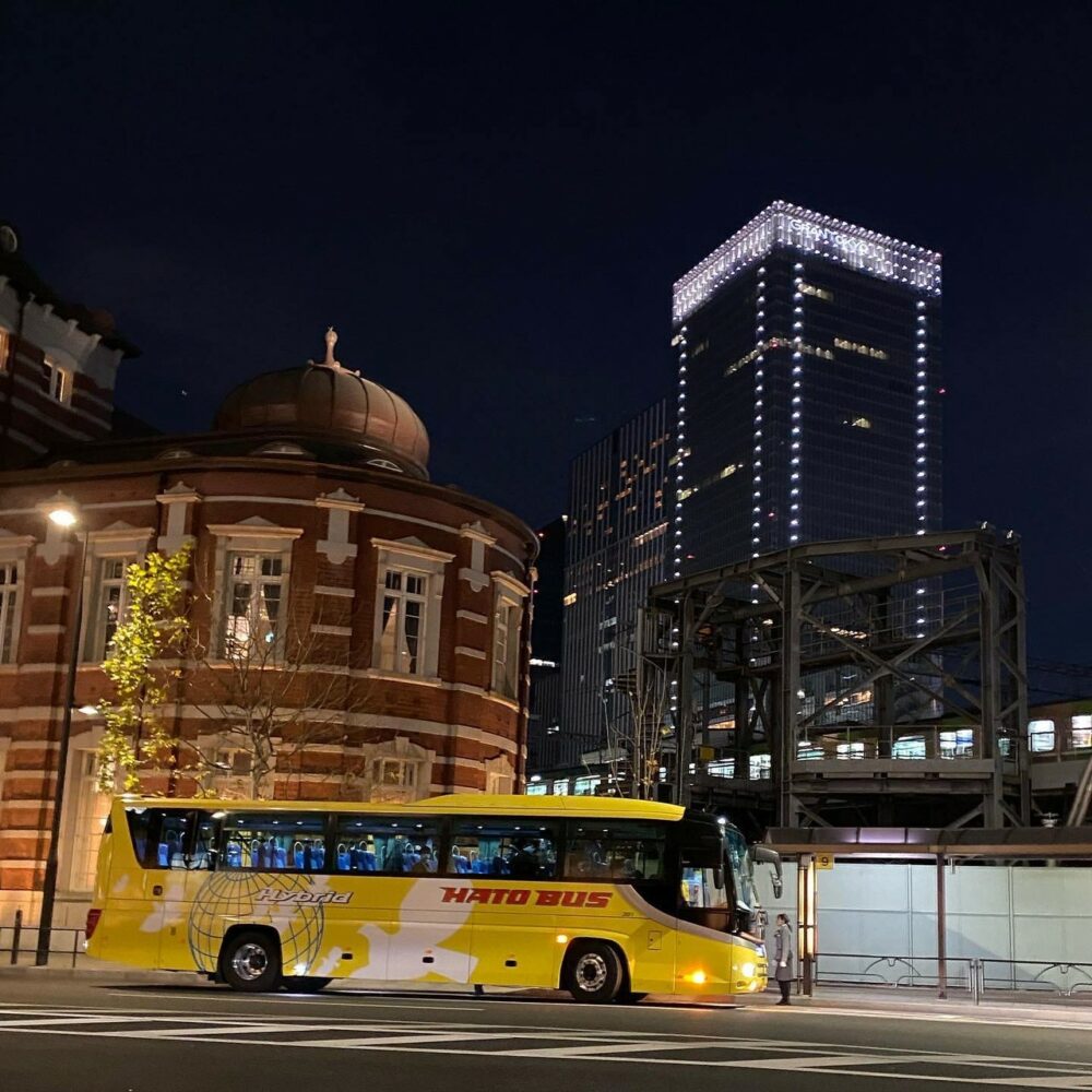東京駅とはとバスのハイブリッド車